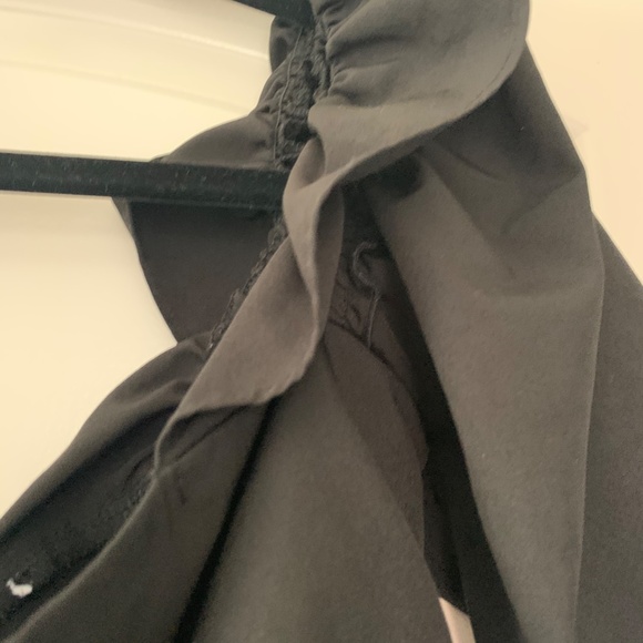 Black ruffle crop top - Picture 3 of 4